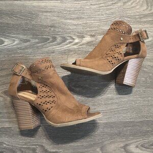 American Eagle Open Toe Block Heels Size 7 Cut Out Buckled Booties Tan Brown